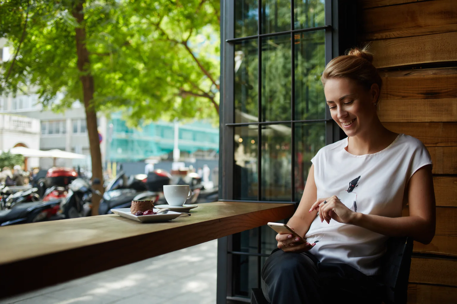 Cliente all’interno di un bar Square